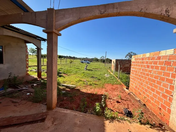 Vendo Terreno con Construcción en Campo 9 – a 900 m de la Ruta PY02